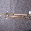 č 67- třídílný kombinovaný- první dva díly sv. bambus- špička štípaný bambus- očka skleněná- délka 235 cm- vývaz zeleno červený- rukojet korek a kroužky- cena 1450 Kč