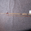 � 64- dvoud�ln� kombinovan�- spodek sv. bambus- �pi�ka �t�pan� bambus- blank Ryna - d�lka 215 cm- nav�d�c� a koncov� oko sklen�n�- ostatn� dr�t�n�- v�vaz �erveno �ern�- rukojet korek a krou�ky- cena 1250 K�
