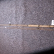 č. 61 - dvoudílný kombinovaný- spodek sv. bambus- špička dřevěná- blank Rousek- očka skleněná- vývaz zeleno červený- délka 205 cm- rukojet korek a kroužky- cena 1300 Kč